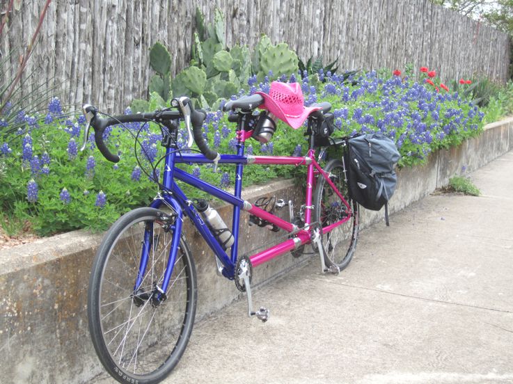 Pink and Blue travel tandem wearing a pink cowboy hat
